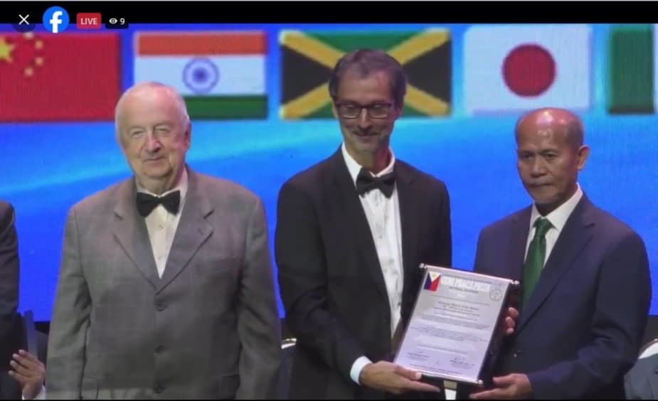 Alberto Coto, galardonado por su labor en educación y promoción de la paz