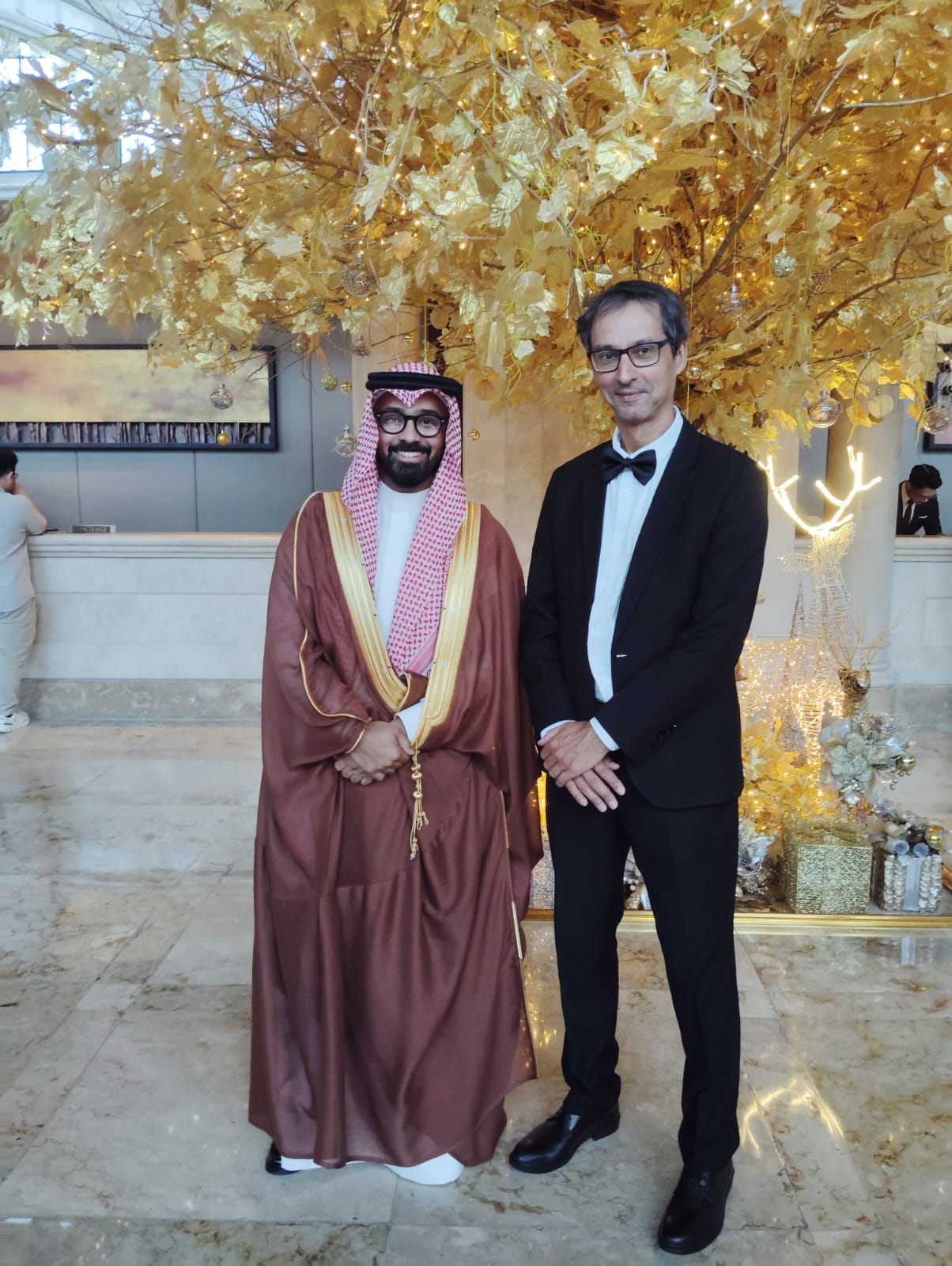 Alberto Coto con el Embajador Barry Gusi y la Fundación Gusi de la Paz